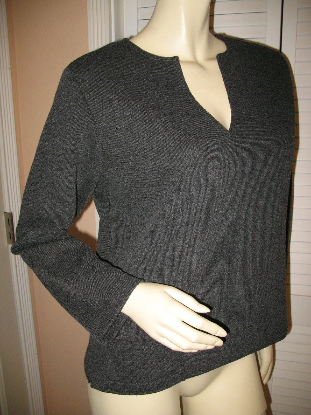 Womens Sweaters Tops Dark GRAY GREY LONG SLEEVE V-NECK VNECK TOP SHIRT Winter Clothes Clothing Front Pocket Medium