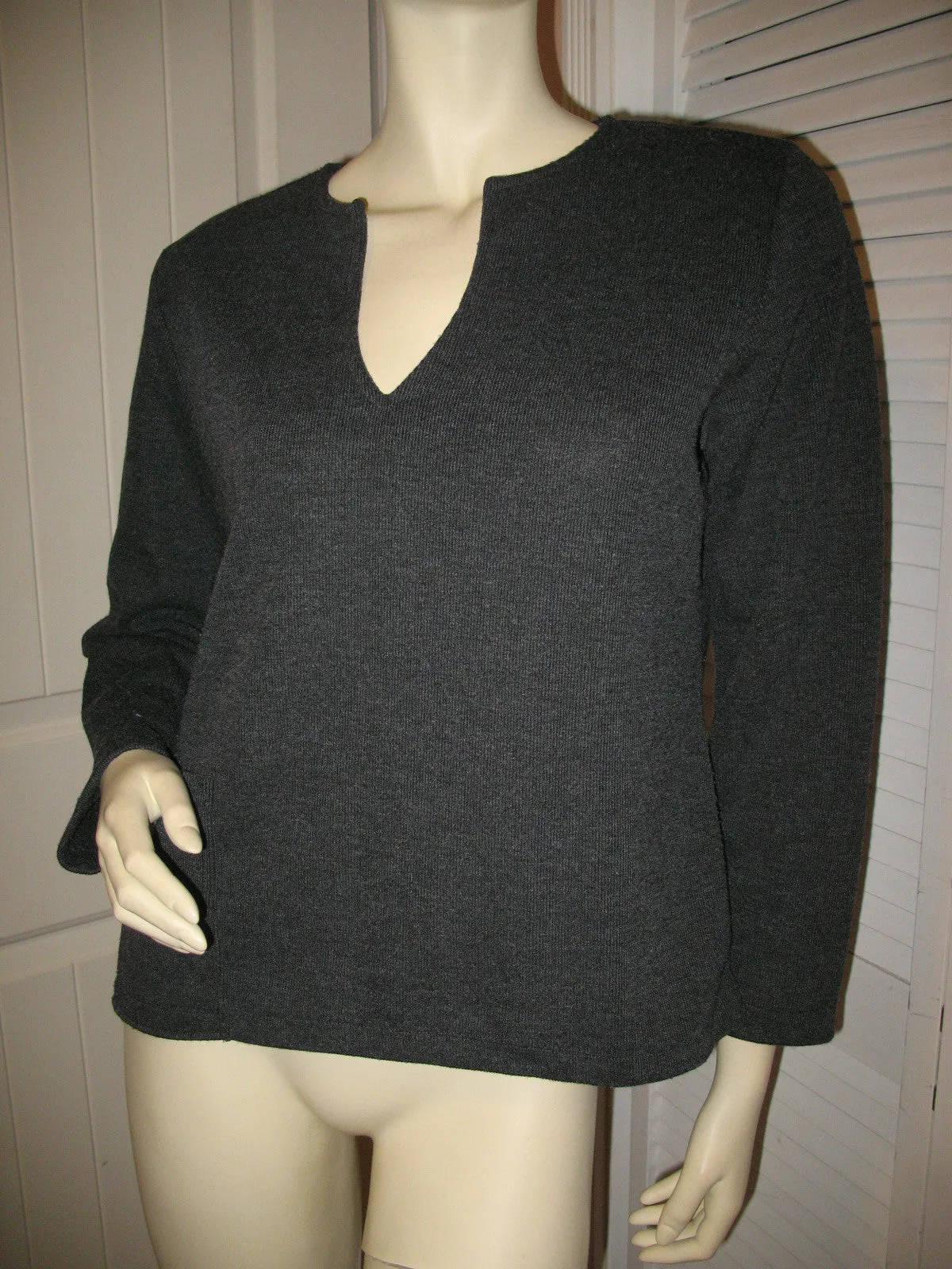 Womens Sweaters Tops Dark GRAY GREY LONG SLEEVE V-NECK VNECK TOP SHIRT Winter Clothes Clothing Front Pocket Medium