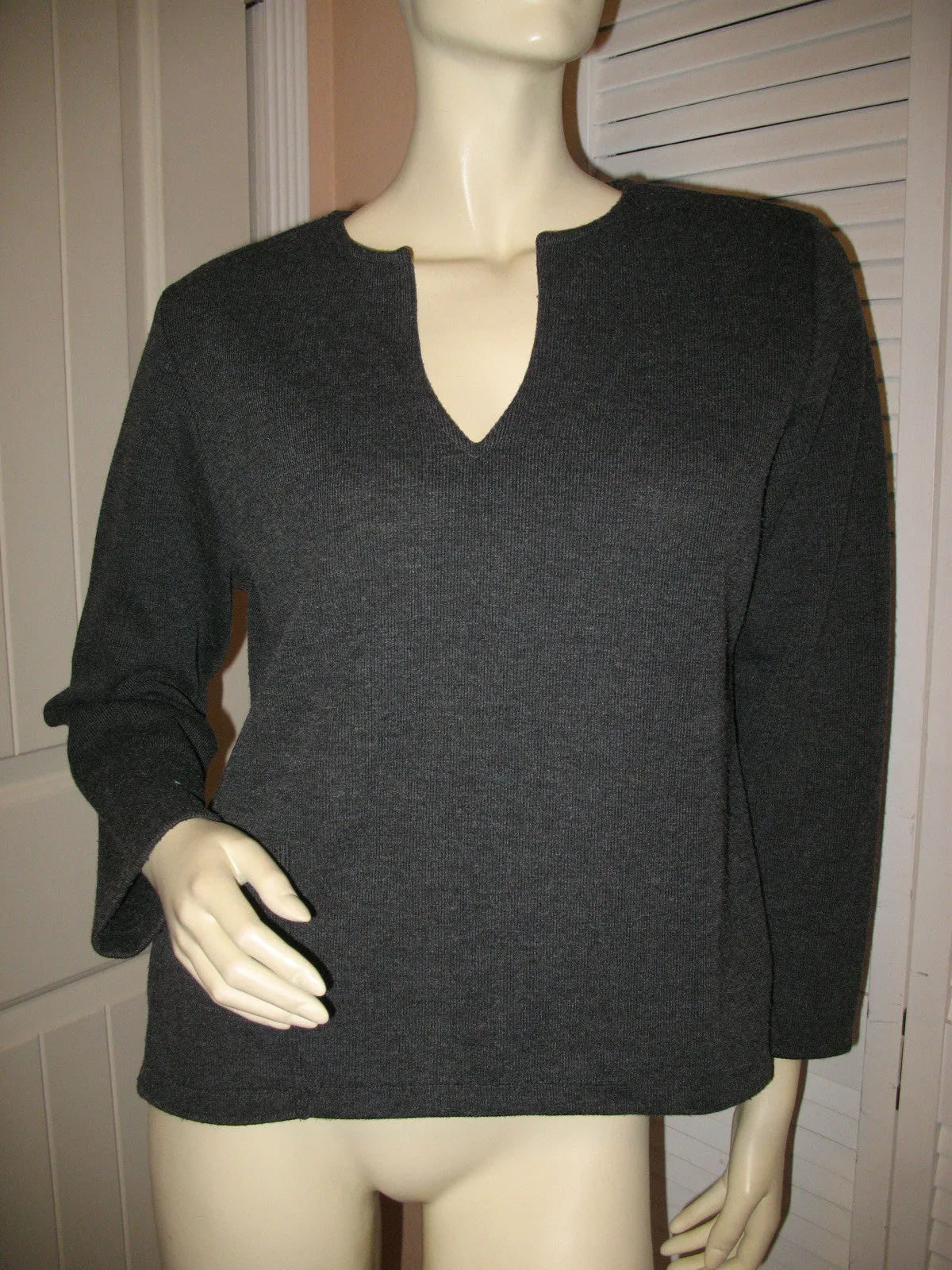 Womens Sweaters Tops Dark GRAY GREY LONG SLEEVE V-NECK VNECK TOP SHIRT Winter Clothes Clothing Front Pocket Medium