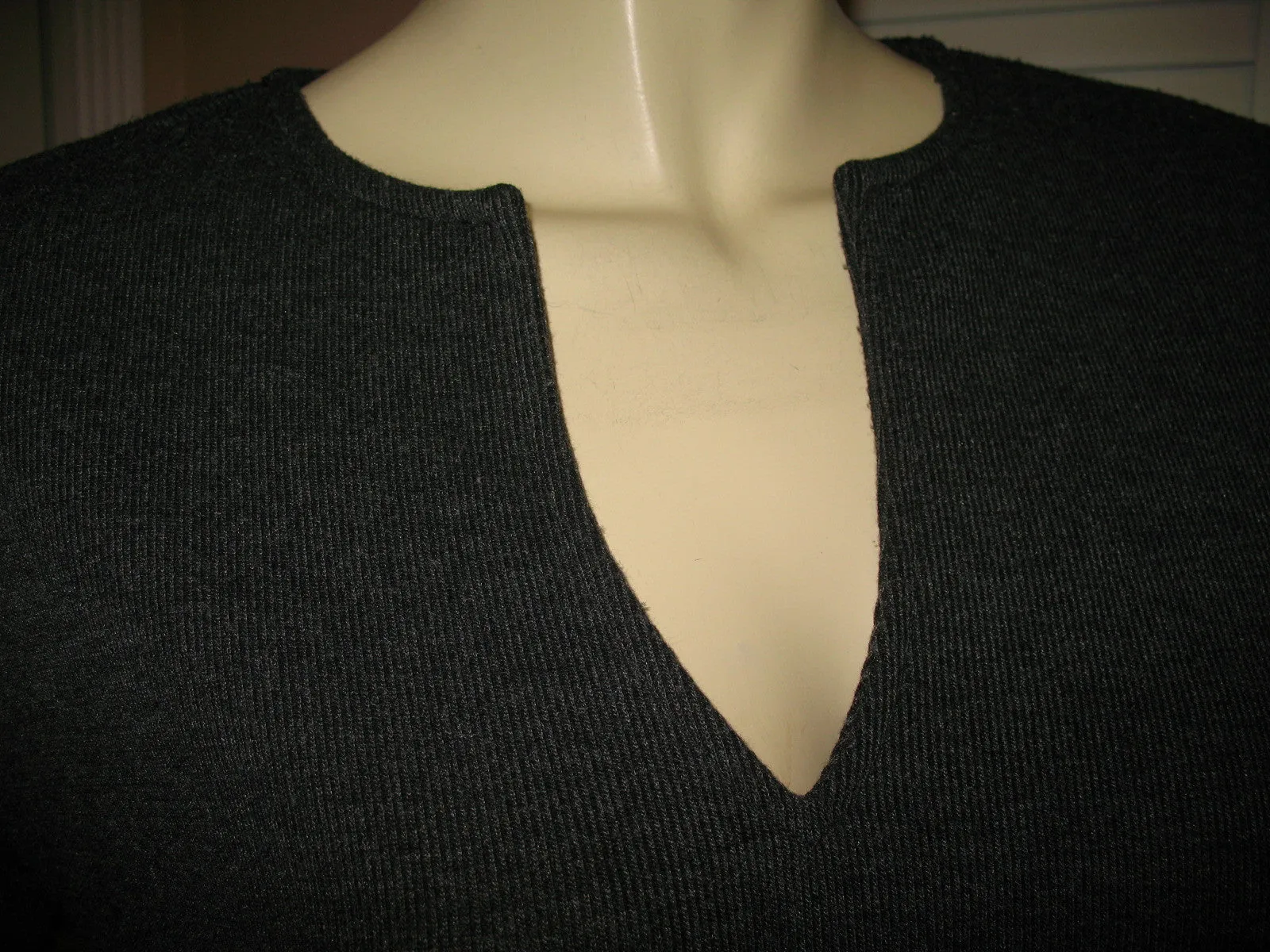 Womens Sweaters Tops Dark GRAY GREY LONG SLEEVE V-NECK VNECK TOP SHIRT Winter Clothes Clothing Front Pocket Medium