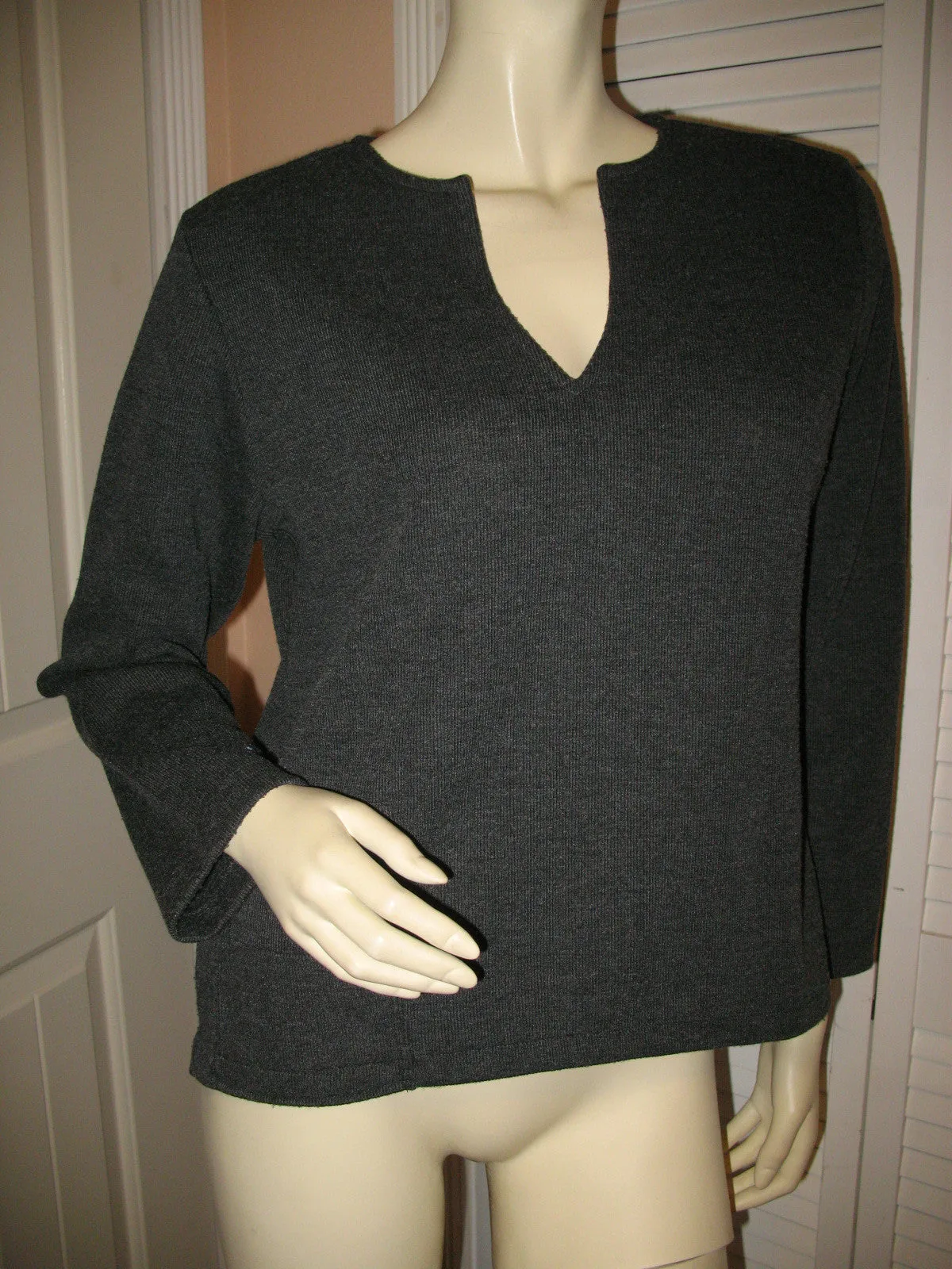 Womens Sweaters Tops Dark GRAY GREY LONG SLEEVE V-NECK VNECK TOP SHIRT Winter Clothes Clothing Front Pocket Medium